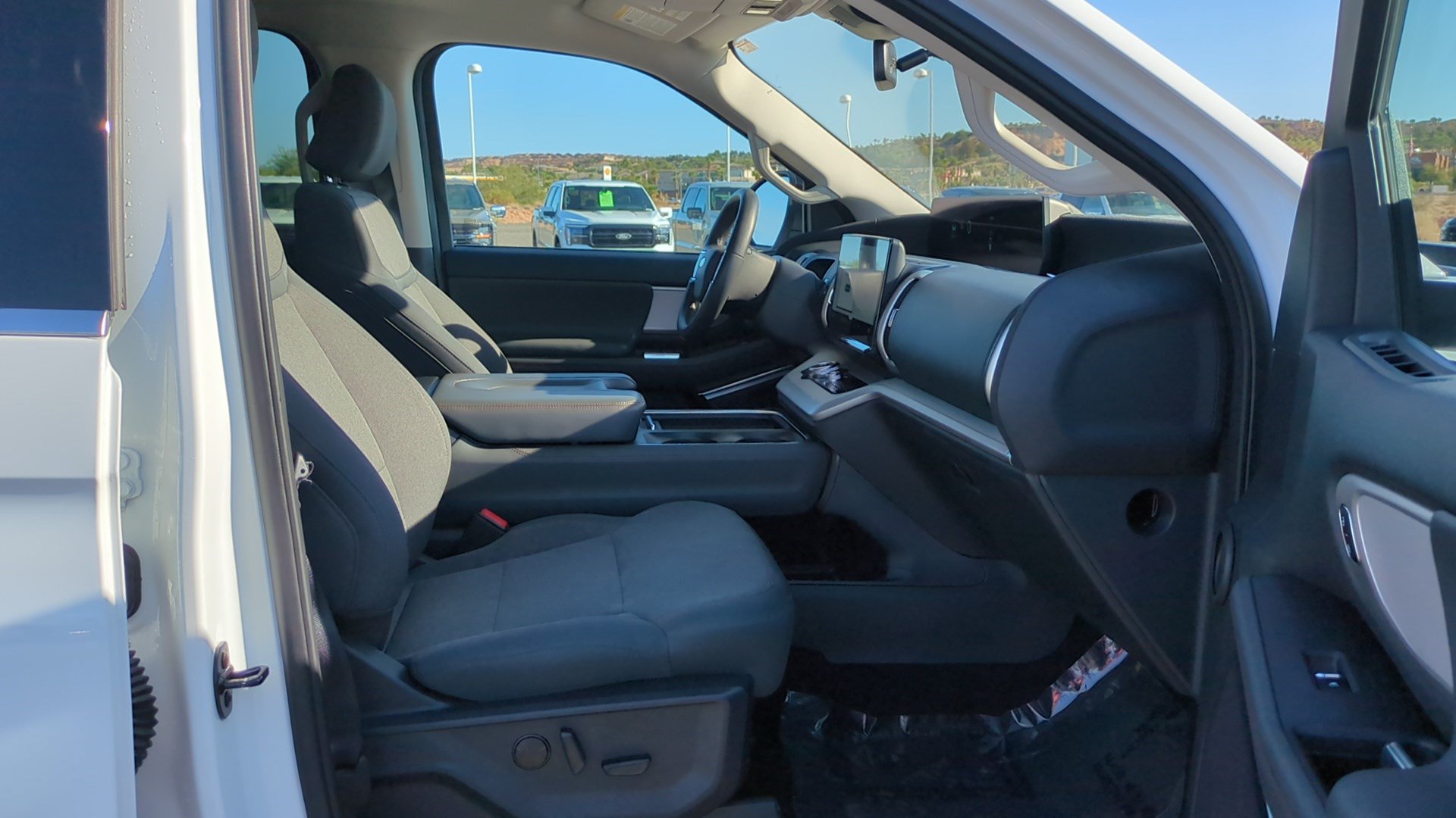 Used 2025 Ford Expedition Active AWD/4WD image 31