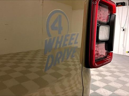 Used 2026 Jeep Gladiator Willys AWD/4WD image 9