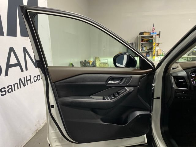 Used 2023 Nissan Rogue SL w/ SL Premium Package AWD/4WD image 9