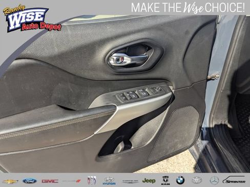 Used 2018 Jeep Cherokee Latitude Plus FWD image 9