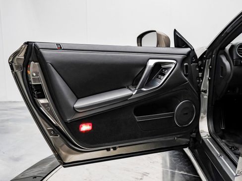 Used 2009 Nissan GT-R Premium image 87
