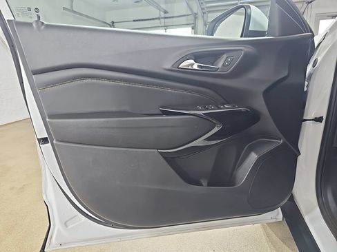 Used 2025 Chevrolet Trax LT w/ Driver Confidence Package FWD image 31