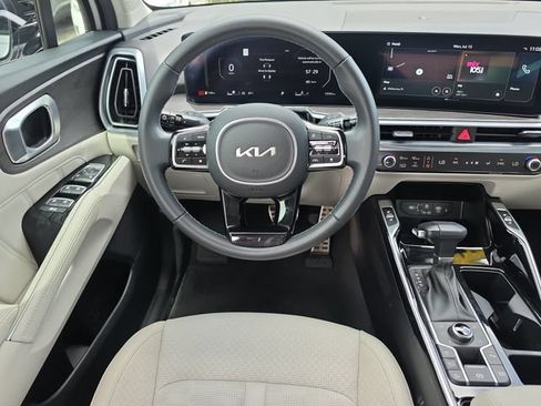 Certified 2024 Kia Sorento SX AWD/4WD image 9