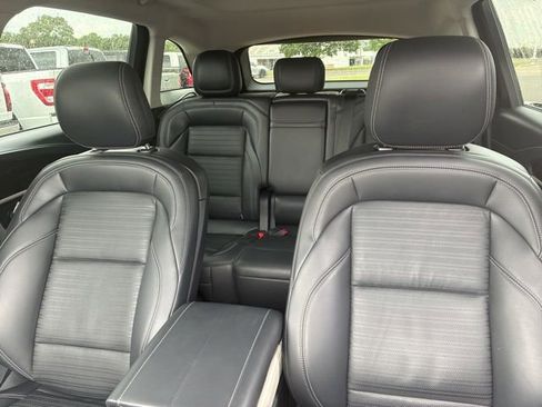 Used 2025 Lincoln Nautilus Reserve AWD/4WD image 13