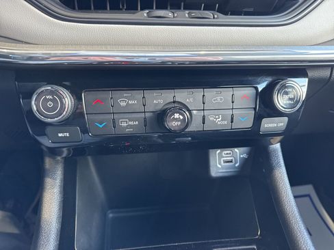 Used 2024 Jeep Compass Limited image 32