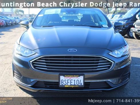 Used 2020 Ford Fusion SE image 2
