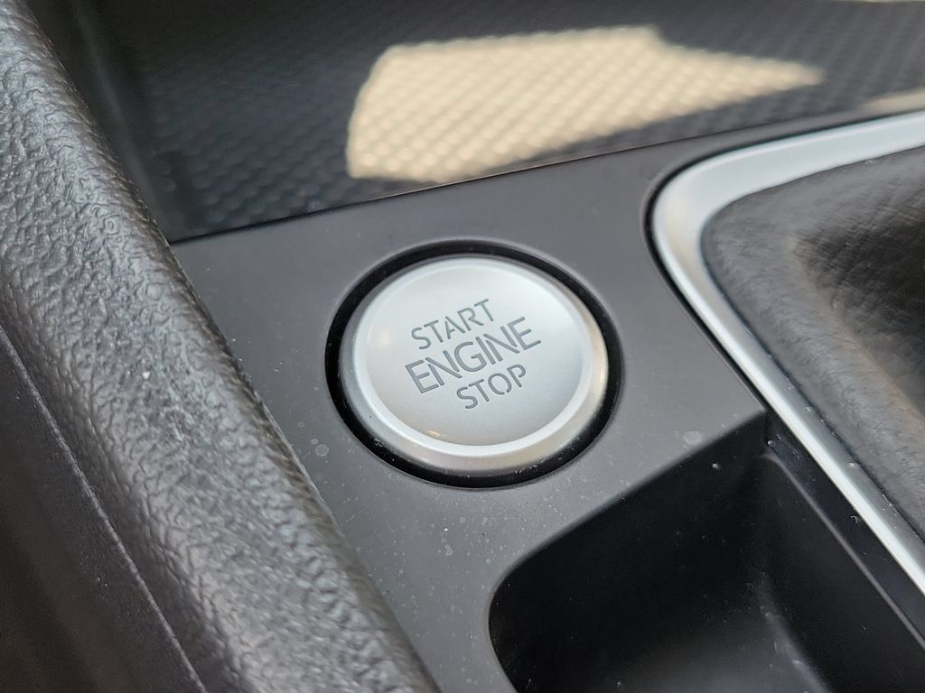 Used 2024 Volkswagen Jetta SE FWD image 31