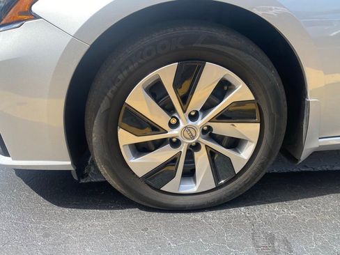 Used 2023 Nissan Altima 2.5 S FWD image 11