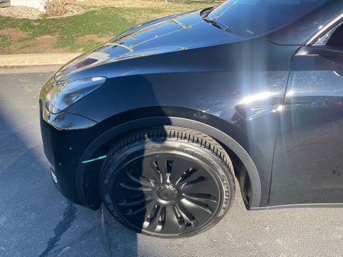 Used 2021 Tesla Model Y Long Range image 16