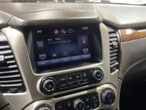Used 2015 GMC Yukon Denali w/ Premium Package AWD/4WD image 8