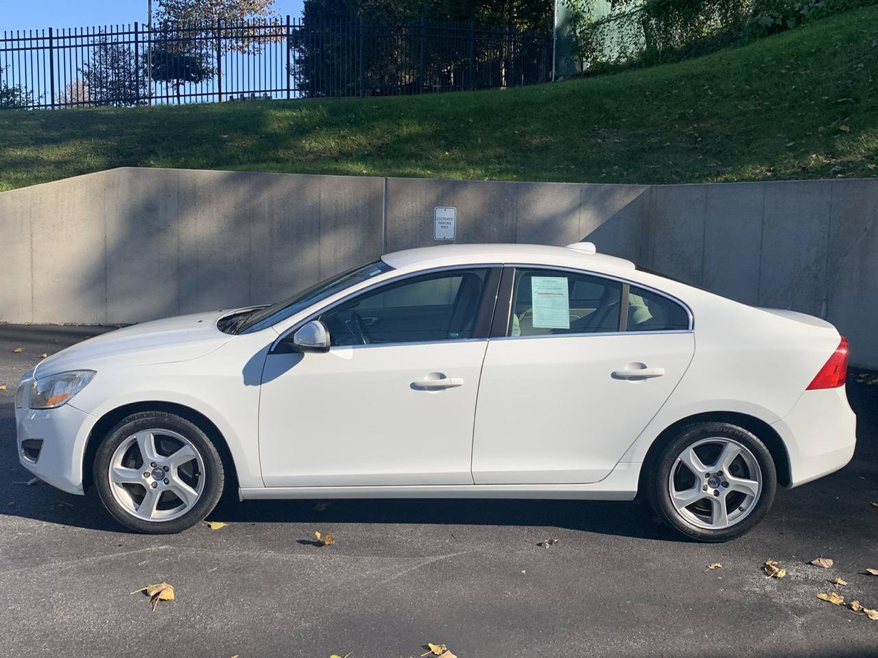 Used 2012 Volvo S60 T5 FWD image 2