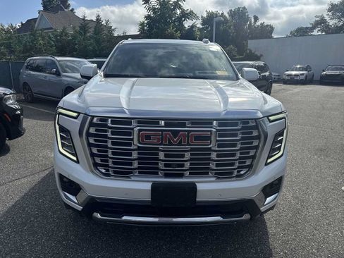 Used 2025 GMC Yukon Denali w/ Denali Reserve Package AWD/4WD image 2