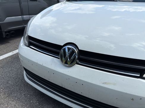 Used 2015 Volkswagen Golf S FWD image 9