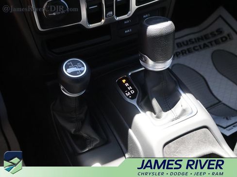 Used 2023 Jeep Wrangler Unlimited AWD/4WD image 35
