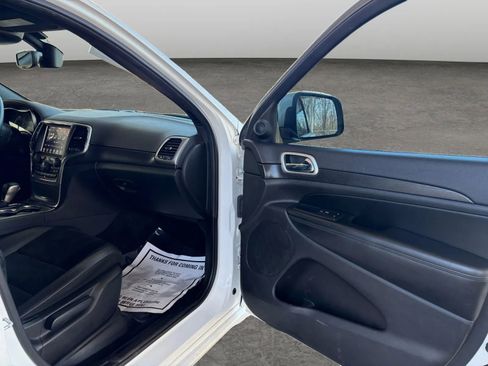 Used 2018 Jeep Grand Cherokee Altitude image 17