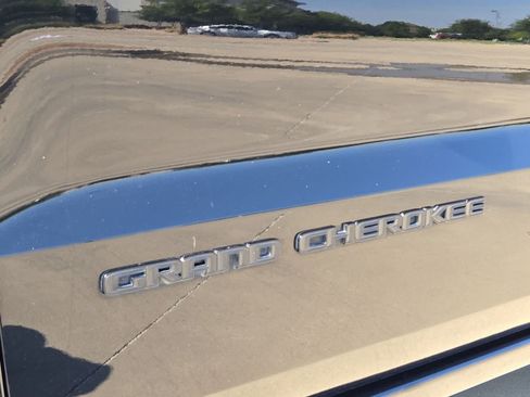 Used 2019 Jeep Grand Cherokee Altitude RWD image 12