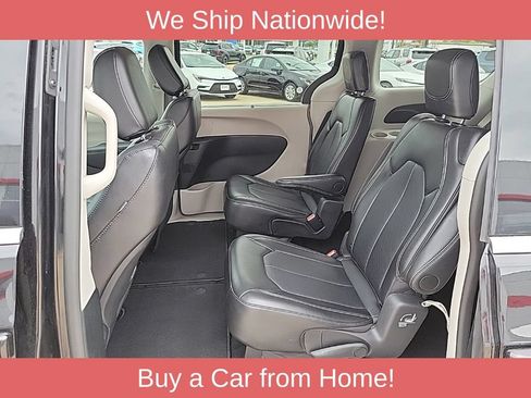 Used 2024 Chrysler Pacifica Touring-L FWD image 10