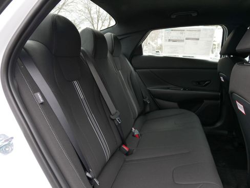 New 2025 Hyundai Elantra SEL FWD image 11