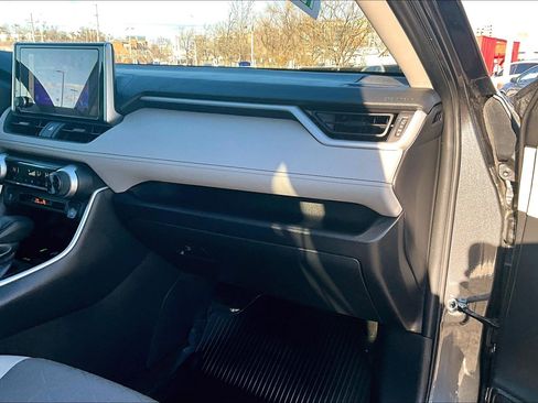 Used 2025 Toyota RAV4 XLE image 15