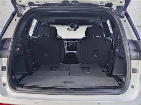 Used 2025 Jeep Grand Cherokee L Laredo w/ Luxury Tech Group I RWD image 6