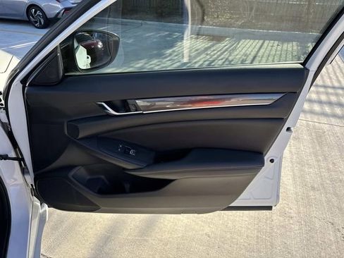 Used 2022 Honda Accord Sport Special Edition image 13