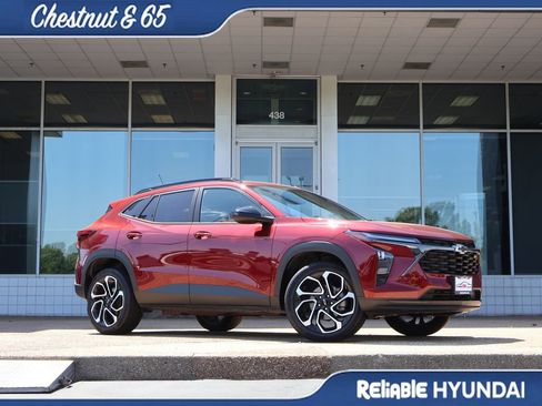 Used 2024 Chevrolet Trax RS w/ Driver Confidence Package FWD image 2