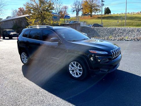 Used 2018 Jeep Cherokee Latitude image 7