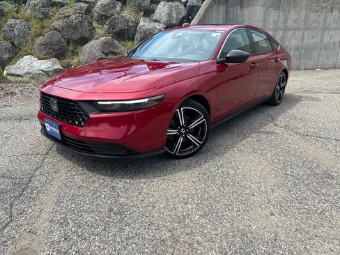 Used 2024 Honda Accord Sport image 2