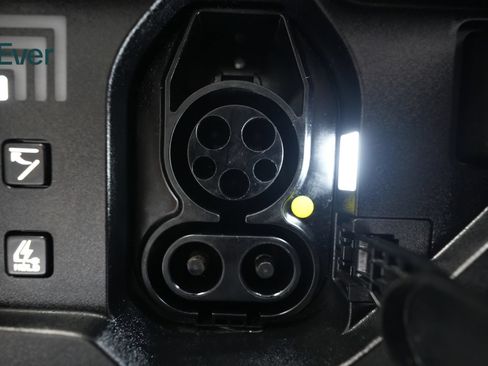 Used 2024 Kia EV9 Land AWD/4WD image 10
