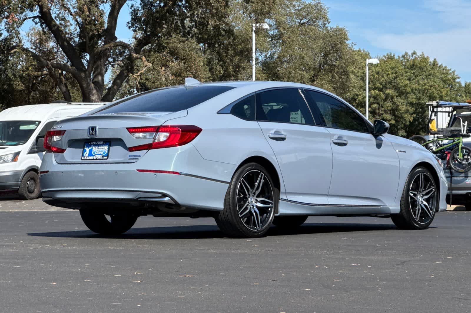 Used 2021 Honda Accord Touring image 2