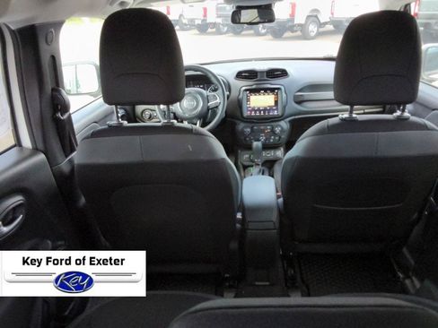 Used 2023 Jeep Renegade Latitude w/ Premium Group AWD/4WD image 16
