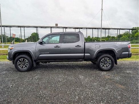 Used 2021 Toyota Tacoma TRD Sport AWD/4WD image 9