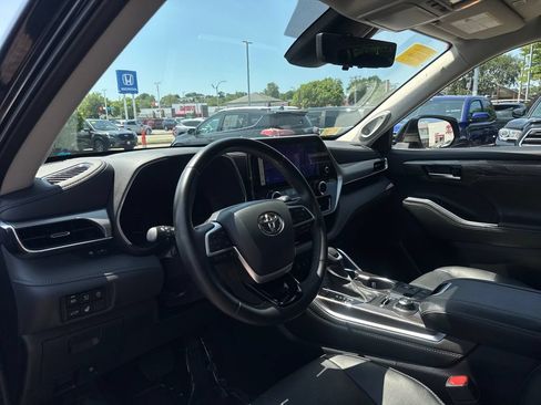 Used 2023 Toyota Highlander Platinum AWD/4WD image 15