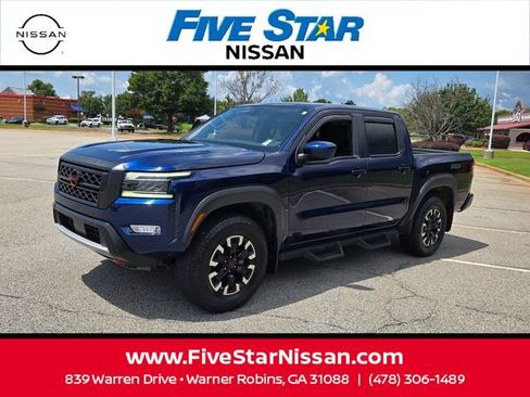 Used 2022 Nissan Frontier PRO-4X w/ Technology Package AWD/4WD image 3