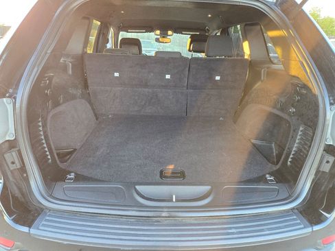 Used 2017 Jeep Grand Cherokee Laredo w/ Quick Order Package 2BE image 10