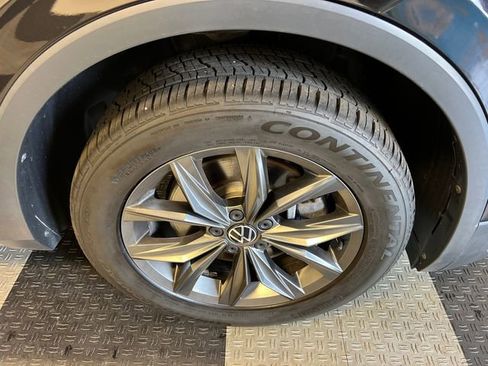 Certified 2022 Volkswagen Tiguan SE FWD image 9