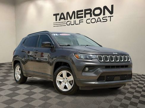 Used 2022 Jeep Compass Latitude FWD image 1