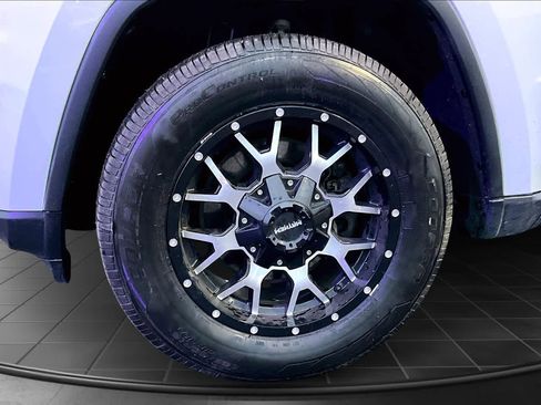 Used 2021 Jeep Grand Cherokee Limited w/ Premium Lighting Group image 8