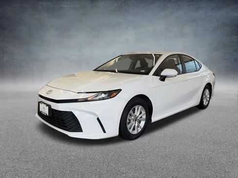 Used 2025 Toyota Camry LE image 11