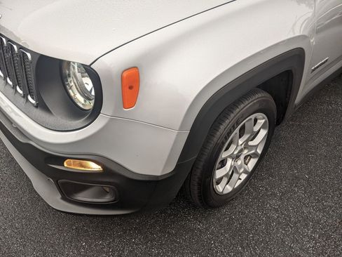 Used 2018 Jeep Renegade Latitude image 11
