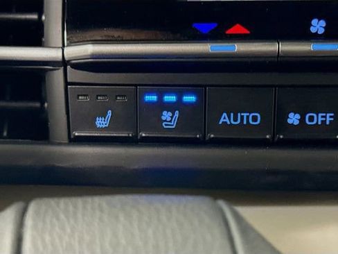 Certified 2023 Toyota Sienna Platinum image 21