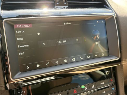 Used 2019 Jaguar F-PACE Prestige AWD/4WD image 22