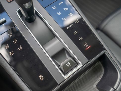Certified 2026 Porsche Macan AWD/4WD image 20