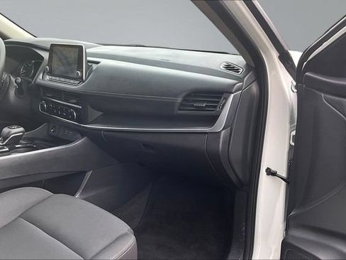 Used 2025 Nissan Rogue S AWD/4WD image 26