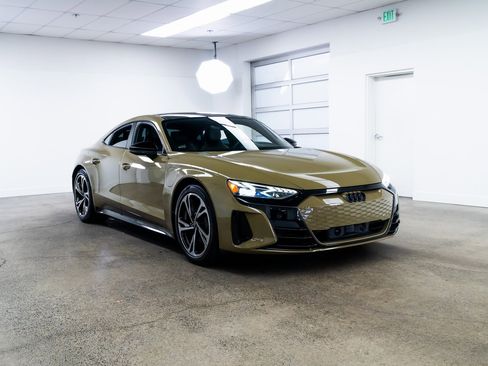 Used 2023 Audi e-tron GT Premium Plus image 25