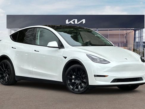 Used 2023 Tesla Model Y Long Range AWD/4WD image 2