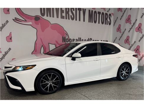 Used 2021 Toyota Camry SE image 7