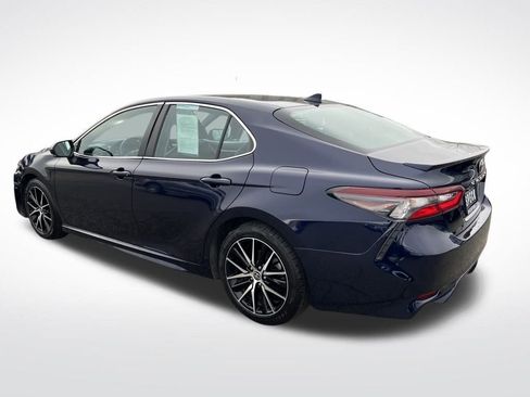 Used 2022 Toyota Camry SE image 3