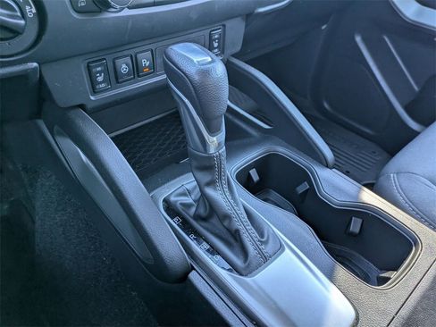 Used 2025 Nissan Frontier SV w/ SV Convenience Package image 12