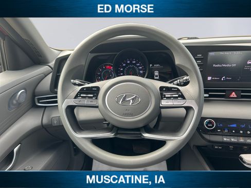 Used 2023 Hyundai Elantra SEL FWD image 12